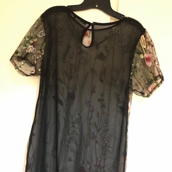 LIKE NEW! SASSY, SEE-THROUGH EMBROIDERED MESH T-SHIRT DRESS IN SIZE MEDIUM - Picture 2 of 5